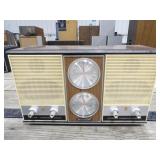 Audtion AM/FM 4 Speaker Radio