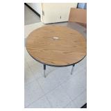 Round Table w/Metal Legs 24.25inTx35.5inDia