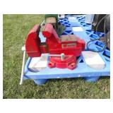 Wilton 2KG Vice (Red)