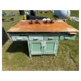 Wood Work Bench w/2-Table Vices, 5ftWx44inDx31inT