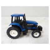 ERTL 1/24 Die Cast Metal New Holland 8670