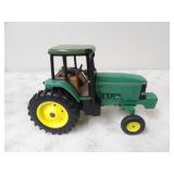 ERTL 1/12 Die Cast Metal John Deere 7600 Tractor