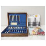 W.M.Rogers & Son 51pc Silverware Set w/