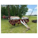 IH 4 Row 38in. Pull Type Planter, Markers,