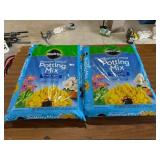 2-Kuft Moisture Control Potting Mix MIracle Grow