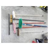 5 Long Scrub Brushes, 1 Large Squeejee
