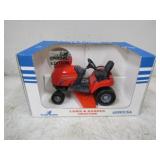 Scale Models Simplicity Lawn & Garden Tractor 1/16