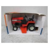 Scale Models Simplicity Lawn & Garden Tractor 1/16