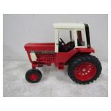 ERTL IH 1586 1/16 Scale, Metal Die Cast Tractor