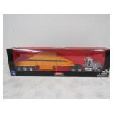 New Ray Peterbilt 379 Semi & Gravel Truck 1/32