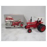 ERTL Int. 1026 Plow Tractor 1997 Summer Toy Show