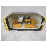 ERTL Cub Casdet Lawn & Garden Tractor Set