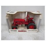 ERTL Farmall Cub Tractor 1/16 Metal Die Cast