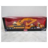 New Ray Peterbilt Semi w/Challenger 325L 1/32Scale
