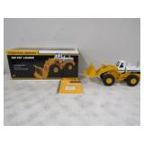 First Gear IH 560 Pay Loader 1/25 Metal Die Cast