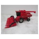 ERTL Case IH 1680 Axial Flow Combine w/Corn Head