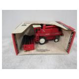 ERTL IH Axial-Flow Combine w/Head 1/32, Metal Die