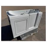 Jacuzzi Walk in Tub, 32.25x60x38 110v