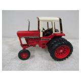 ERTL IH 1586 1/16 Scale, Metal Die Cast Tractor