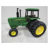 ERTL JD 4440 1/16 Metal Die Cast w/Duals