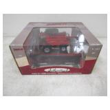 ERTL Case IH 7088 Combine w/Head 1/64th Scale