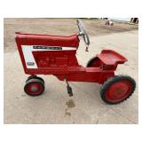 ERTL IH Farmall 806 Pedal Tractor Model 450-6401