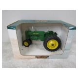 Spec Cast JD 1949-1952 MT Tractor 1/16 Scale