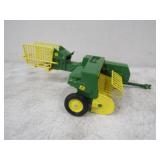 ERTL JD Square Baler 1/16 Metal Die Cast