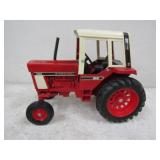 ERTL IH 1086 1/16 Metal Die Cast Tractor