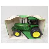 ERTL John Deere MFWD Row Crop Tractor 1/16th,