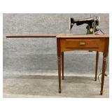 Singer Sewing Machine with Walnut Case