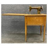 Vtg New Home Sewing Machine in Cabinet