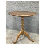 Mahogany Single Pedestal Accent Table