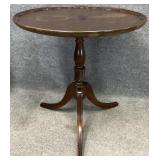 Mahogany Single Pedestal Accent Table