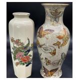 2 Japanese Vases