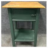 Green Base One Door Stand