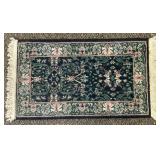 2 x 3.3 Accent Rug