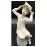 Lladro Girl With Bonnet / Hat # 1147