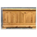 Pine Lift Top Blanket Chest