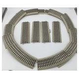 Atlas 16pcs Set of Realistic Roadbed Track