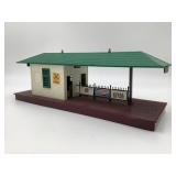 Lionel 257 Freight Station with Diesel Horn