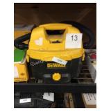 1 LOT DEWALT WET/DRY VAC