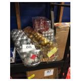 1 LOT CHRISTMAS TREE ORNAMENTS