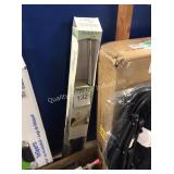 1 LOT ADJUSTABLE CURVED SHOWER ROD