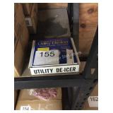 1 LOT UTILITY DE-ICER