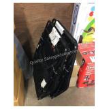 1 LOT 2 FOLDING CHAIRS