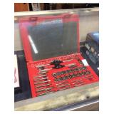1 LOT MAGNA MECHANICS TAP & DIE SET (DISPLAY)
