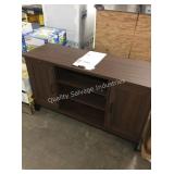 1 LOT MEDIA STAND