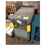 1 LOT RUBBERMAID CART