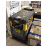 1 LOT RUBBERMAID CART